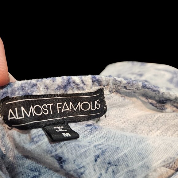 Almost Famous Women’s Blue Tie Dye Crochet Neck Tank Top Size Medium - Picture 5 of 5